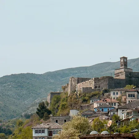 Сasa de vacaciones Hideout Gjirokastër